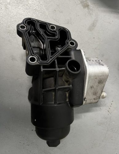 Hyundai i30 (GD), Kia Cee'd (JD) 1.4 CRDi, 1.7 CRDi D4FC olajhűtő, olajszűrő ház 264102a300