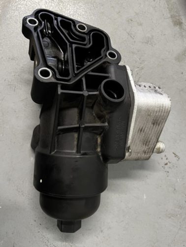 Hyundai i30 (GD), Kia Cee'd (JD) 1.4 CRDi, 1.7 CRDi D4FC olajhűtő, olajszűrő ház 264102a300