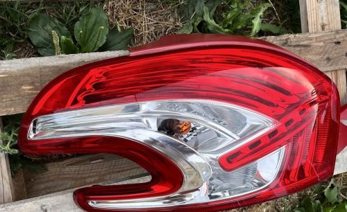 Peugeot 208 I bal hàtsó làmpa