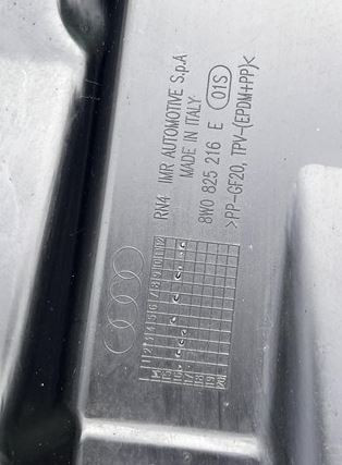 Audi A4 (B9 - 8W) jobb oldali alsó motorburkolat 8w0825216e