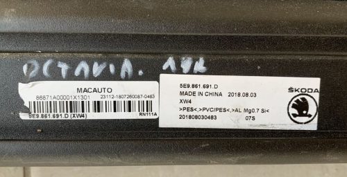 Skoda Octavia III kombi csomagtér térelválasztó háló 5E9861691D