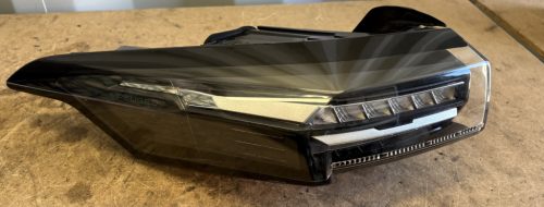 Peugeot 308 III bal hátsó LED lámpa 9835299480 